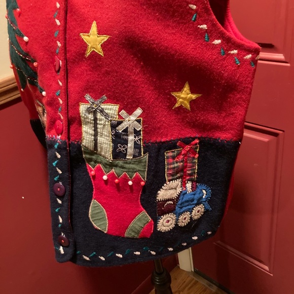 Adorable Christmas Vest - Picture 2 of 4